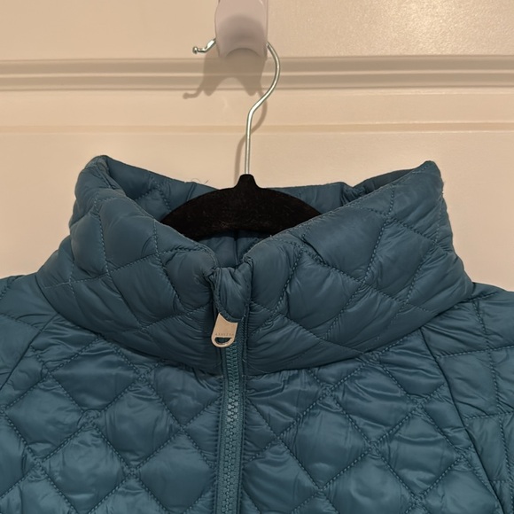 Athleta Puffer Jacket - Picture 2 of 5